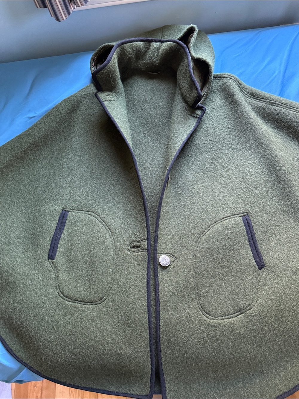 Vintage Dachstein Austrian Loden Wool Hooded Cape - Picture 5 of 13